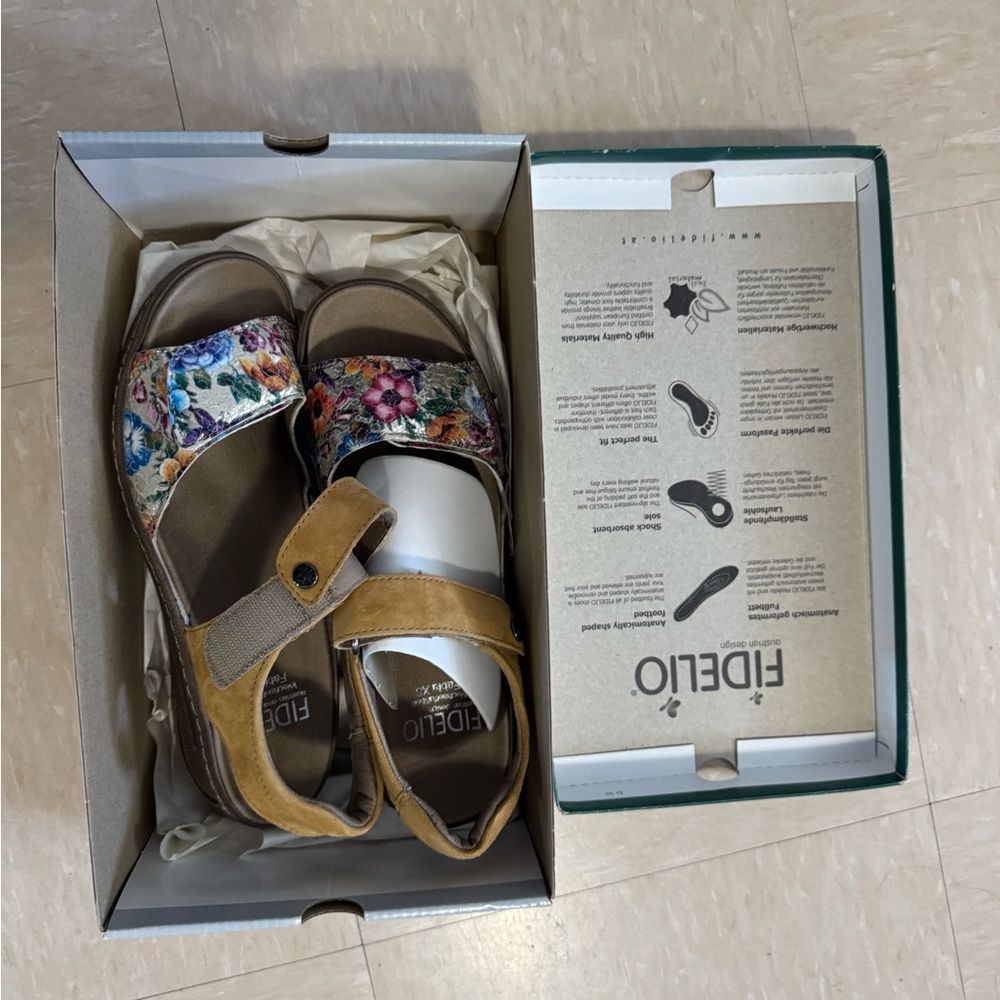 Women's Floral Sandals - Multicolor